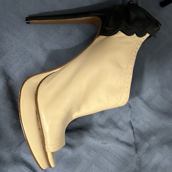 Boots - Picture 3 of 5